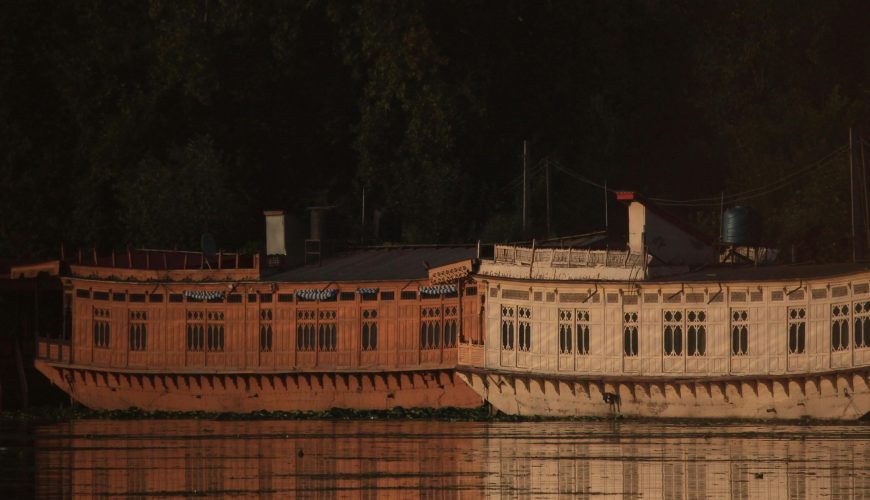 Houseboat Booking in Srinagar: Float into Luxury with Nature Connect 37 Houseboat booking